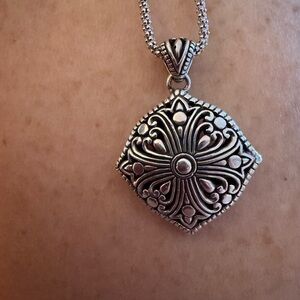 Elegant Silver Pendant Necklace
